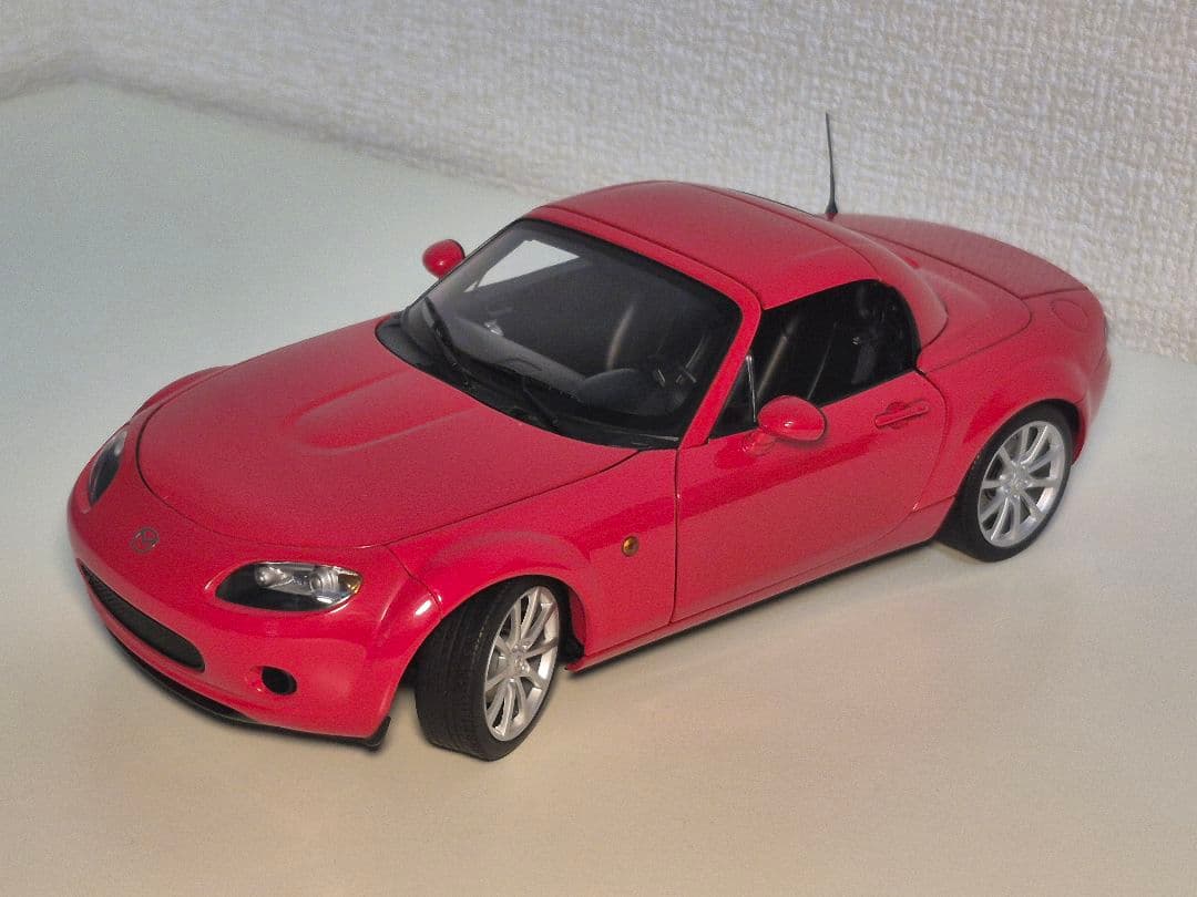1/18 AUTOart　Mazda MX-5　Roadster　左ハンドル 1/18 Ignition Model Mazda Mx-5 Eunos Roadster (NA) Blue. / Autoart