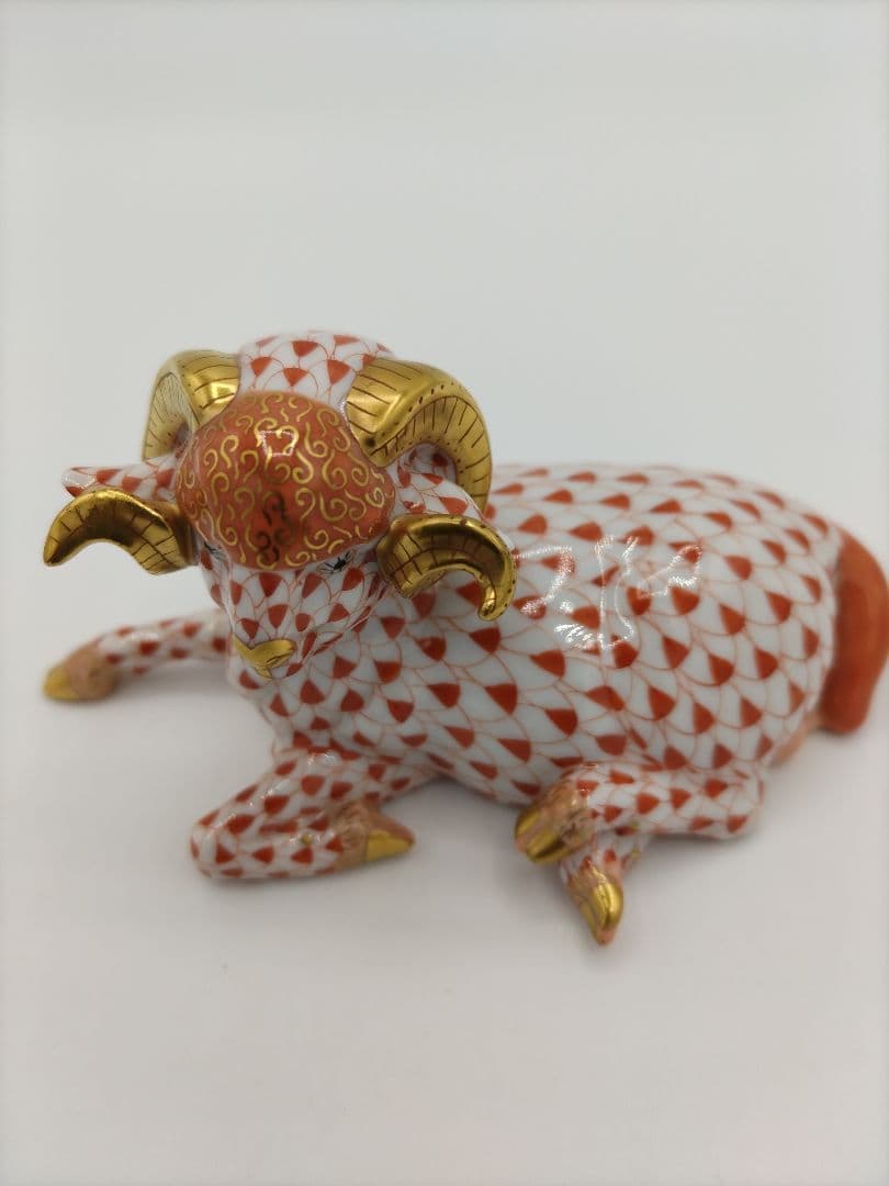 ヘレンド　干支シリーズ 「未(ひつじ)」金彩仕上げ 置物　フィギュリン磁器