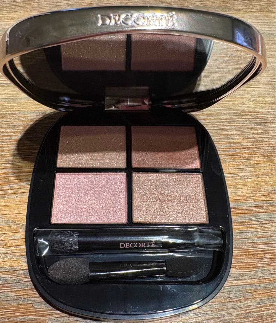 コスメデコルテ　スキンシャドウデザイニングパレット10 おまけ付き
