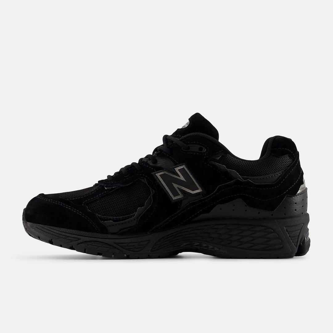 k*k様 New Balance ブラック ランニングシューズ NEW BALANCE 1906 “Triple Black”が発売 | TikTok