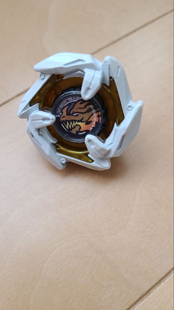 BEYBLADE X ドランダガー9-60LF メタルコートホワイト - メルカリ