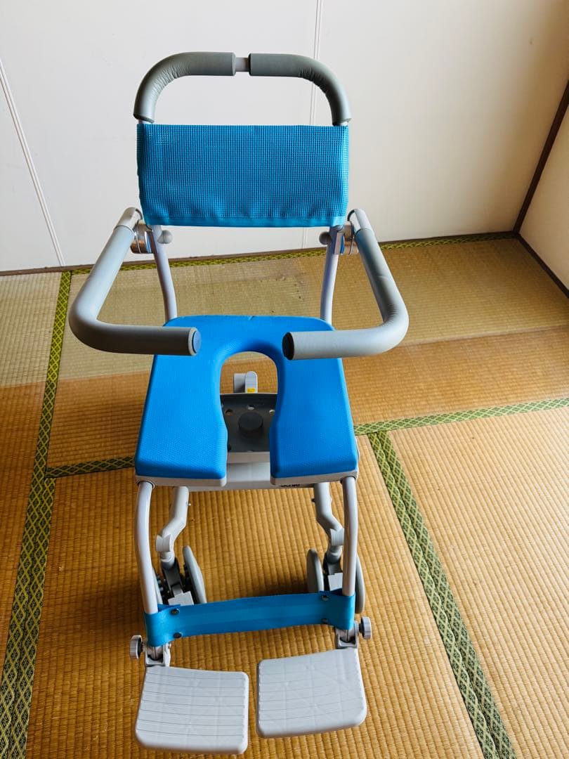 ウチエuchie 入浴用椅子 シャワーキャリー U型シート 介護用　コンパクト 法人様限定) シャワーキャリー 入浴用車椅子 シャワーラクV SAL U型