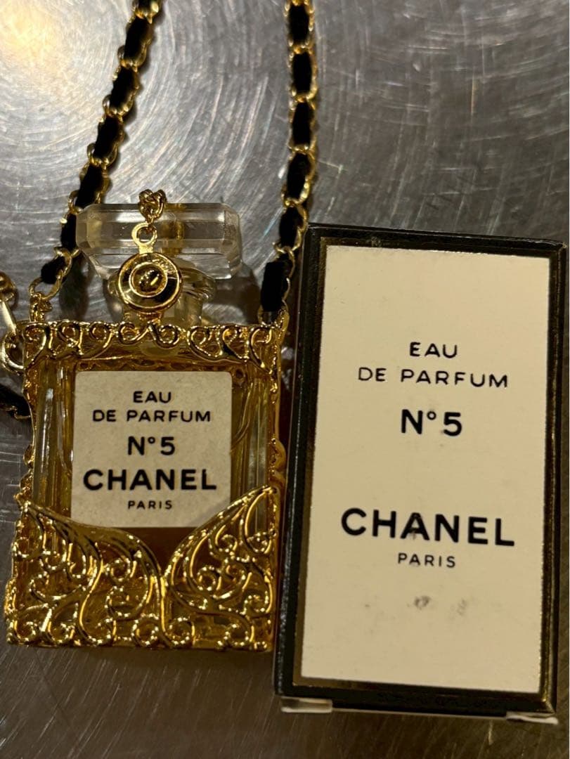 CHANEL N°5 ネックレス型香水