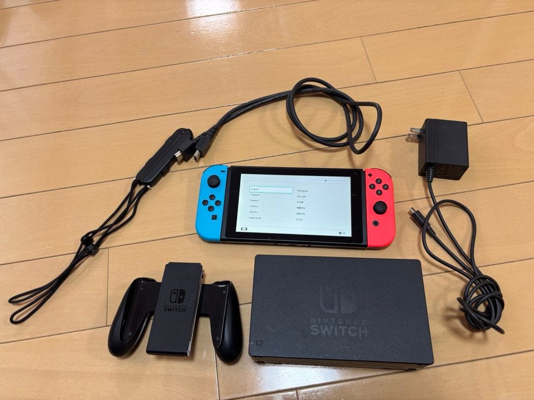 Nintendo　Switch - カラー: ネオンブルー/ネオンレッド