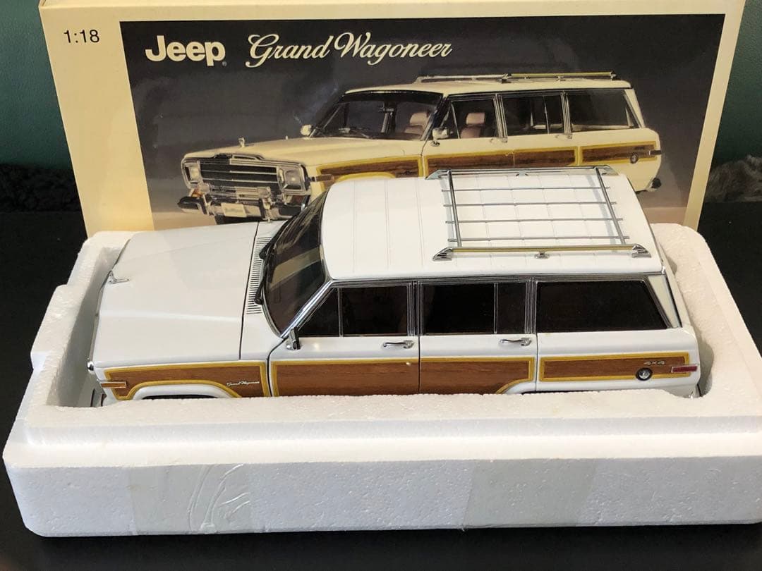 ★絶版！￼￼オートアート ￼1/18 ジープ グランド￼ ワゴニア￼ 希少☆オートアート 1/18 グランドワゴニア（白） - メルカリ