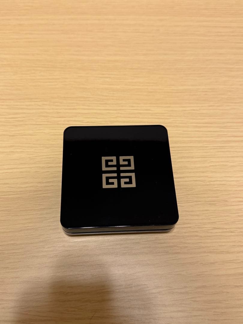 ジバンシイ ソワンノワール UV コンパクト