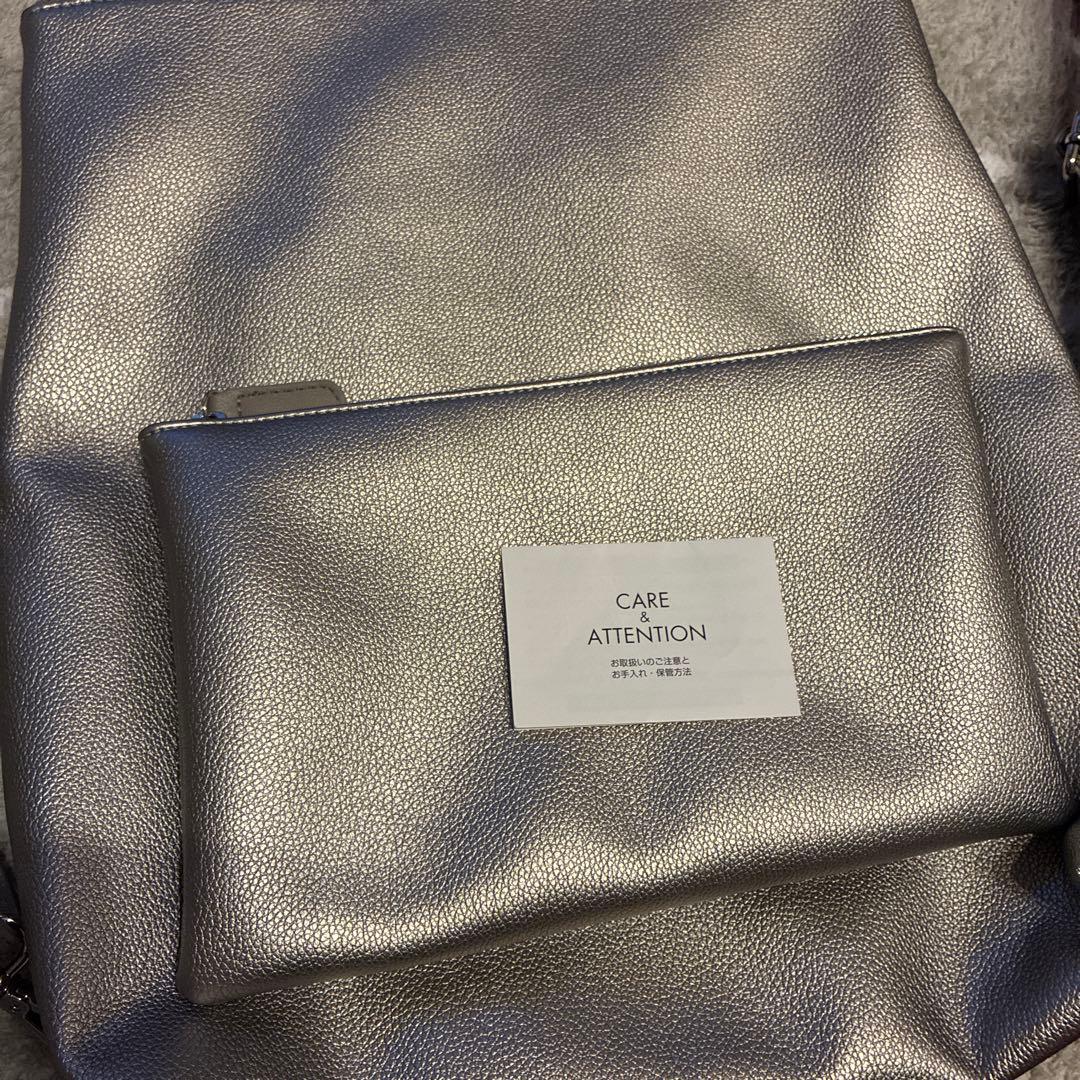 イアパピヨネ Dリュックマルチウェイバッグ ダークシルバー - メルカリ