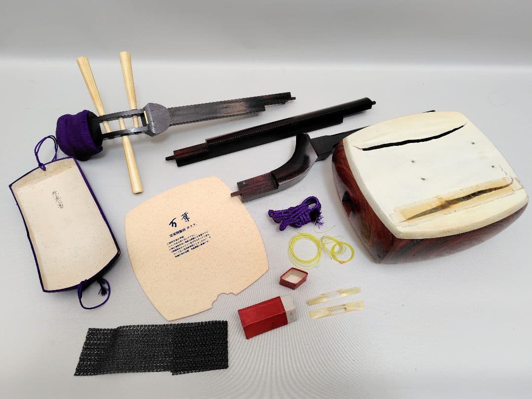 C059 【中古】三味線（子持ち綾杉／金細／二本溝）ケース・付属あり