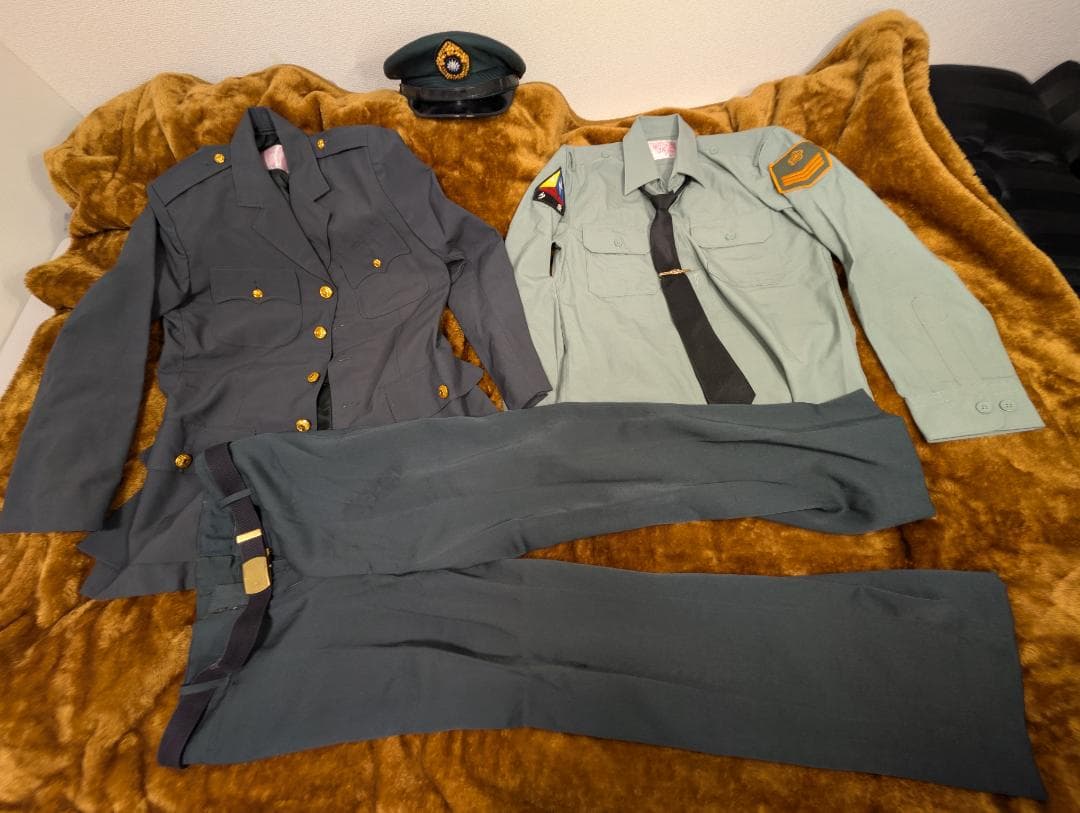 (実物)台湾陸軍官品常装冬服一式　帽子、階級章、ベルト(中華民国 軍常服)