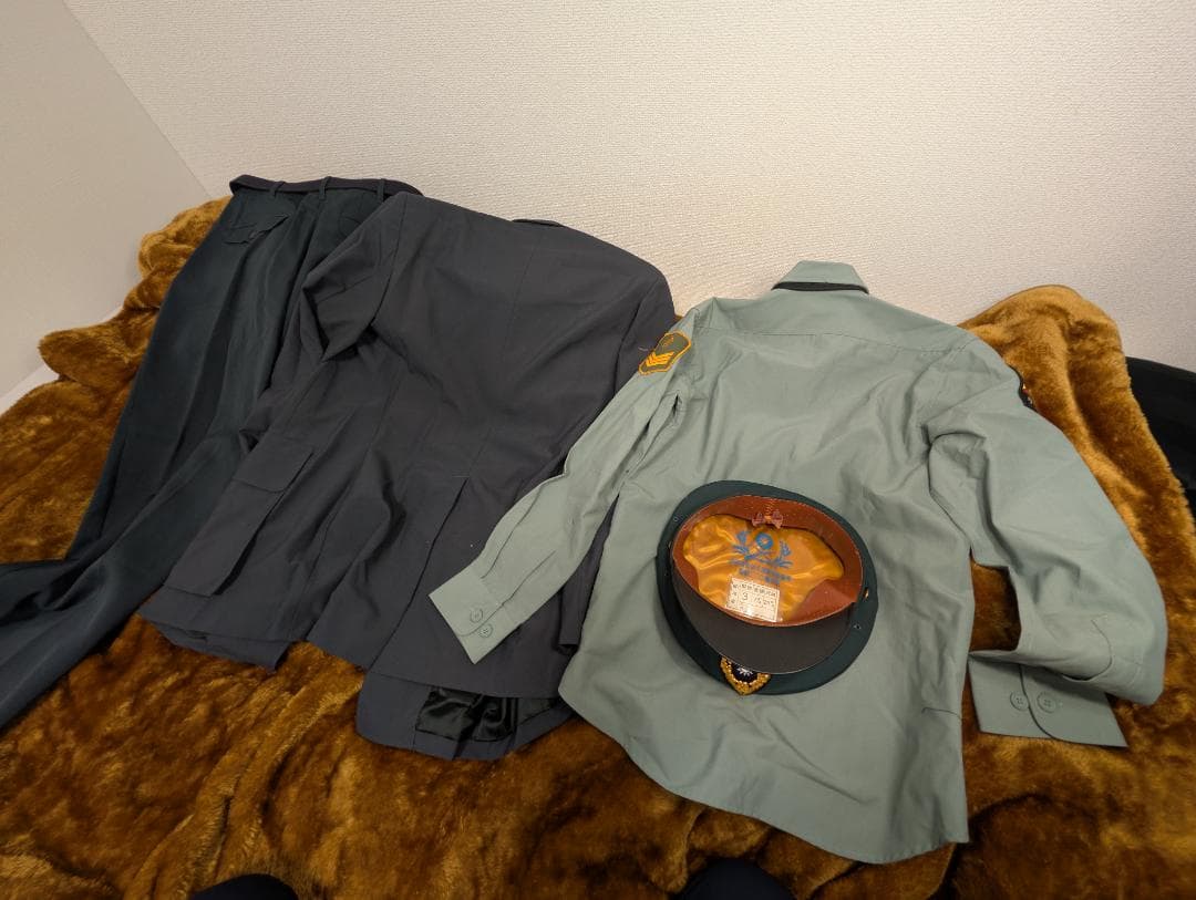 実物)台湾陸軍官品常装冬服一式 帽子、階級章、ベルト(中華民国