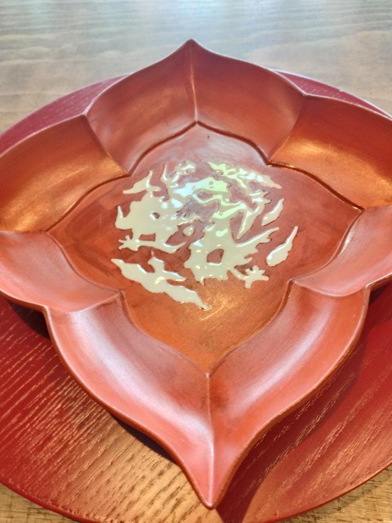 有田福泉赤絵マット花びら型盛鉢19,5cm