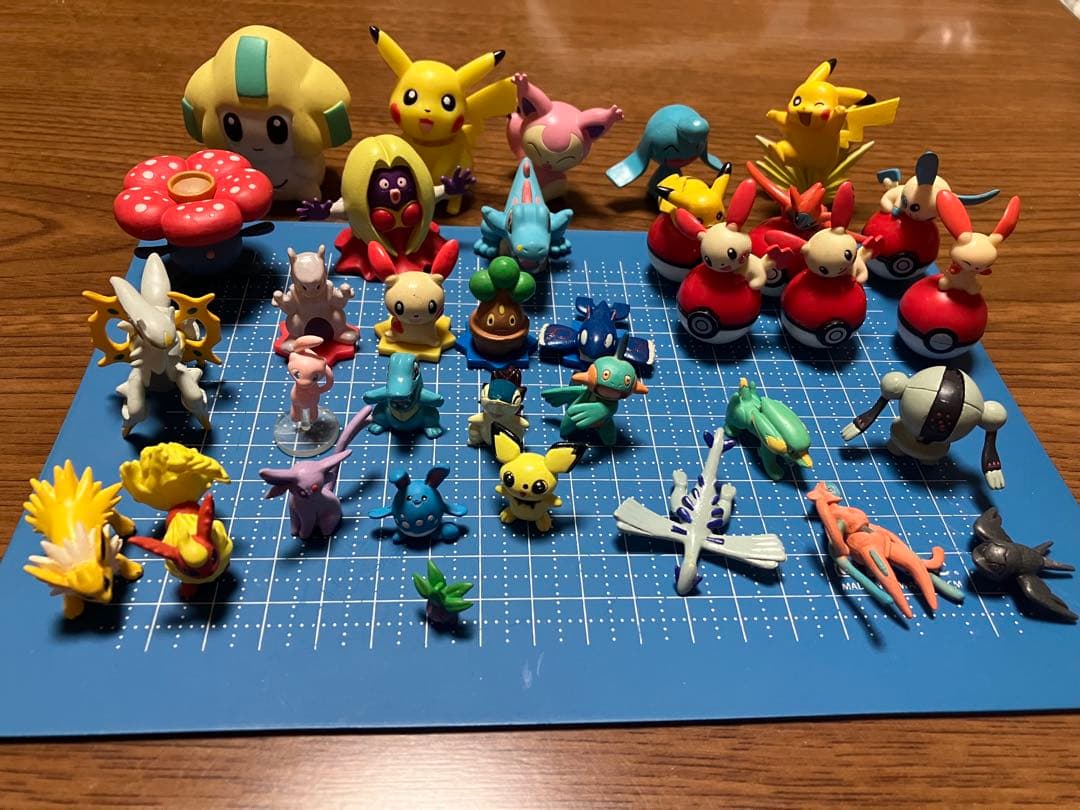 ポケモンフィギュアいろいろ34体まとめ売り キラあり！ ポケモン フィギュア 大量 まとめ売りの通販 by クマノミ′s