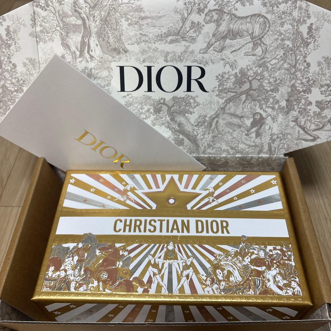 新品☆Dior ディオール 2025 ホリデー限定 ギフトボックス ゴールド 金