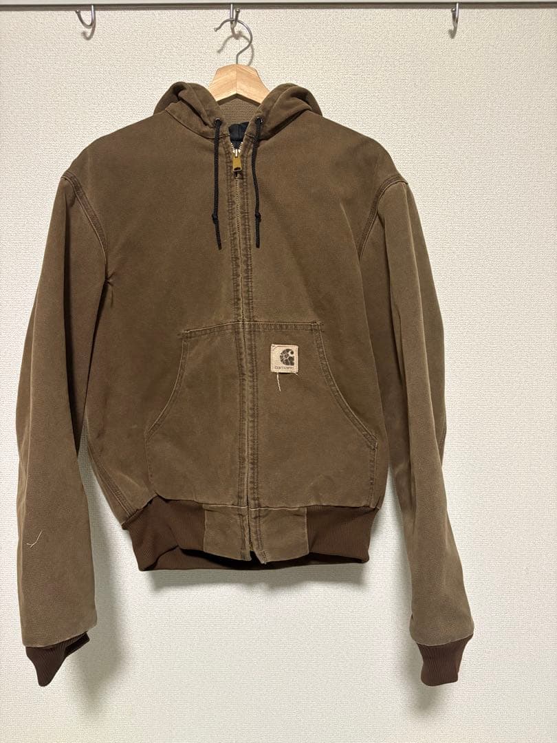 フード付きブラウンジャンパー