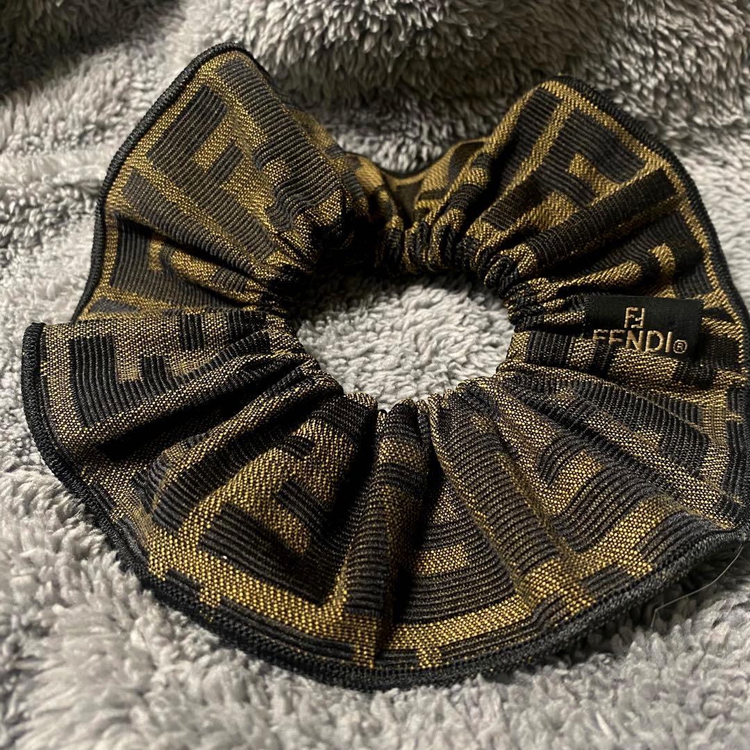 未使用品✨FENDI フェンディ　シュシュ　FF ロゴ ズッカ柄