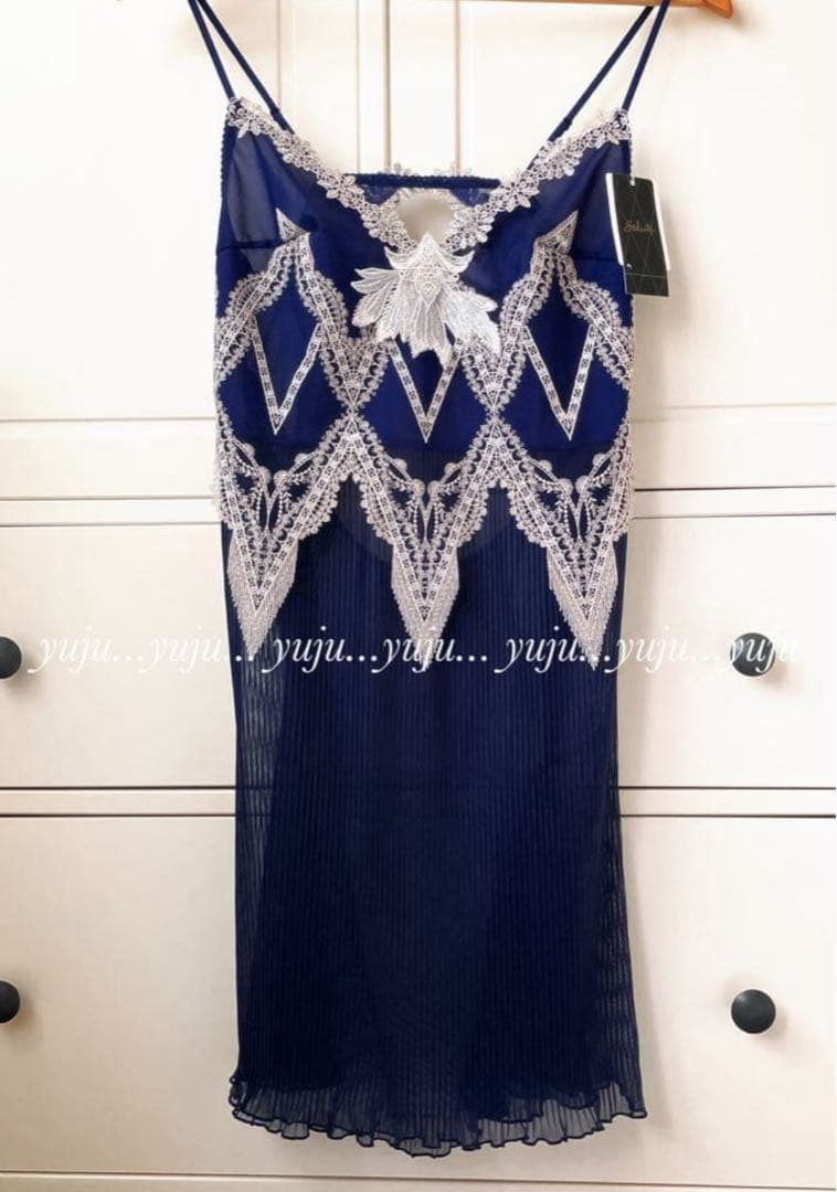 サルート 79G 店舗限定 王家の紋章 新品タグ付 スリップ M