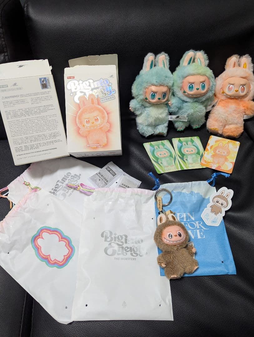 【正規品】ラブブ　みどり　オレンジ　茶色 ラブブ本物と偽物を比べてみました。 左が偽物。 右が本物です。 こう