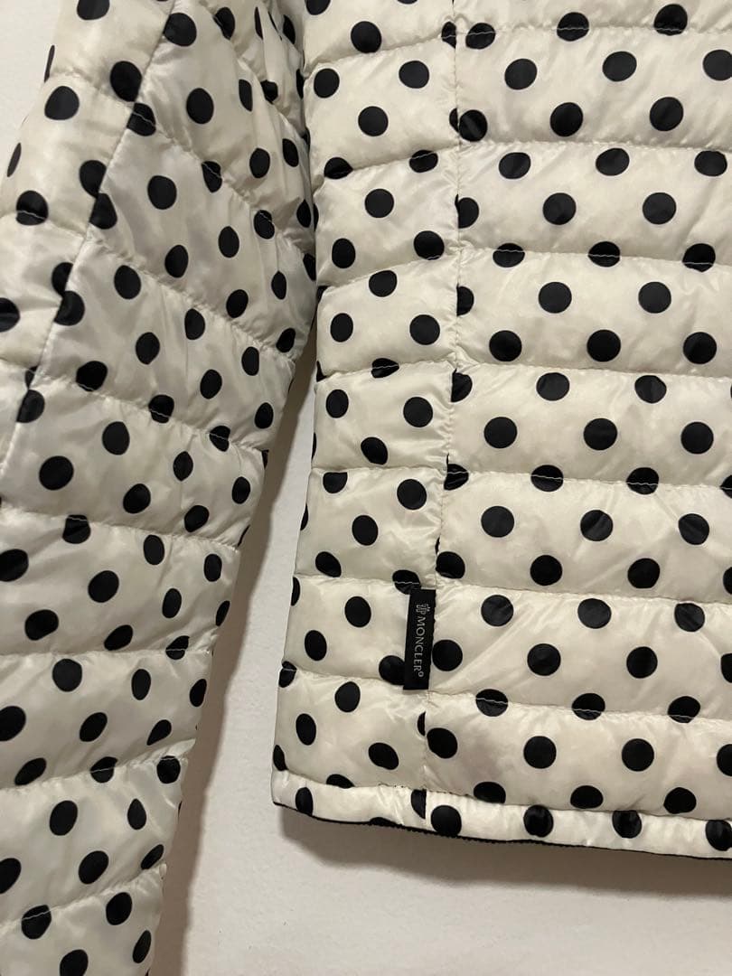 Moncler モンクレール リバーシブルライトダウンジャケット 黒X水玉