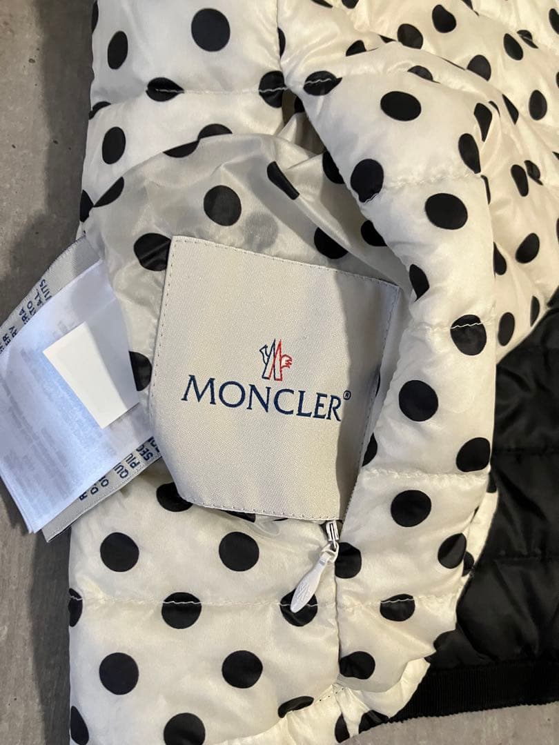 Moncler モンクレール リバーシブルライトダウンジャケット 黒X水玉