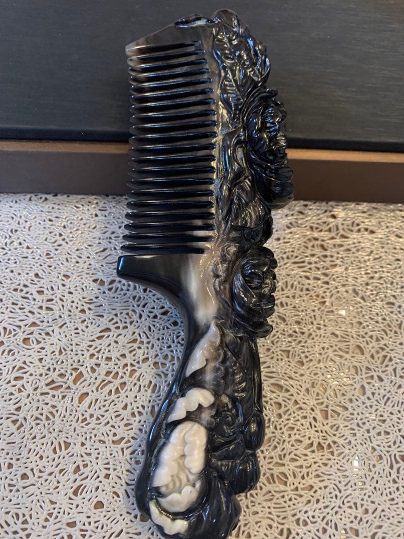 Y-147 高級　希少　極上品　天然白水牛角　手彫り　牡丹　櫛　くし