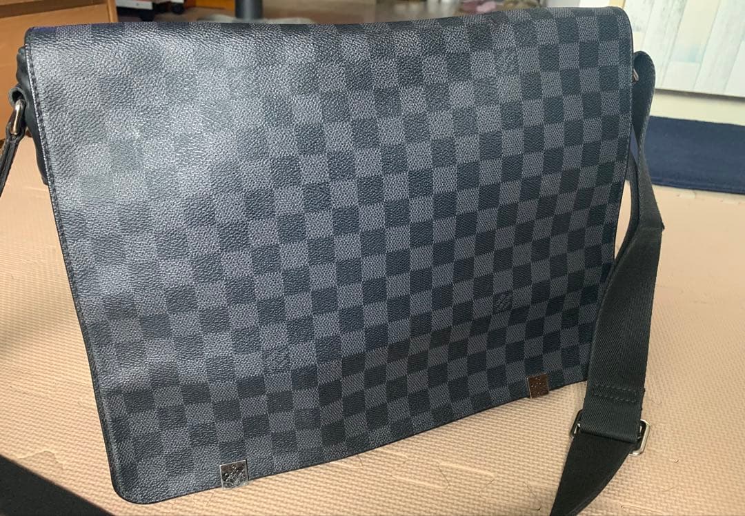 Louis Vuitton ダミエ・グラフィット メッセンジャーバッグ LOUIS VUITTON（ルイ・ヴィトン） 【新品同様】ルイヴィトン ダミエ