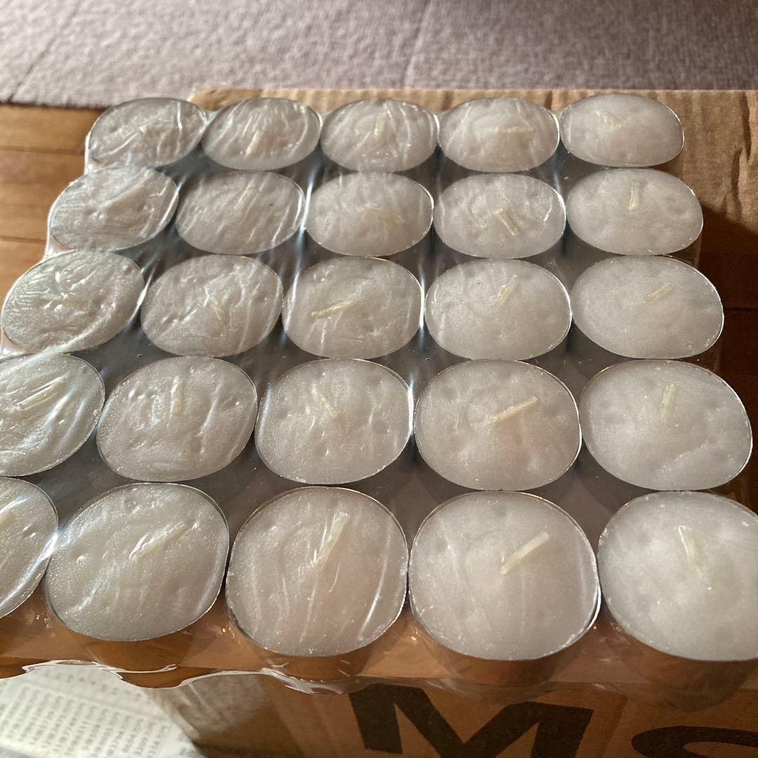 ティーライトキャンドル。燃焼時間4時間。