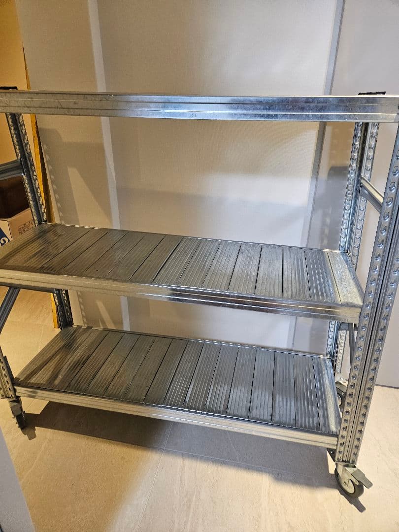 【直接引き取り歓迎】メタルシステム　3段スチールラック キャスター付き メタルシステム3段（奥行32cm）W677xH917 METALSISTEM メタルシェルフ