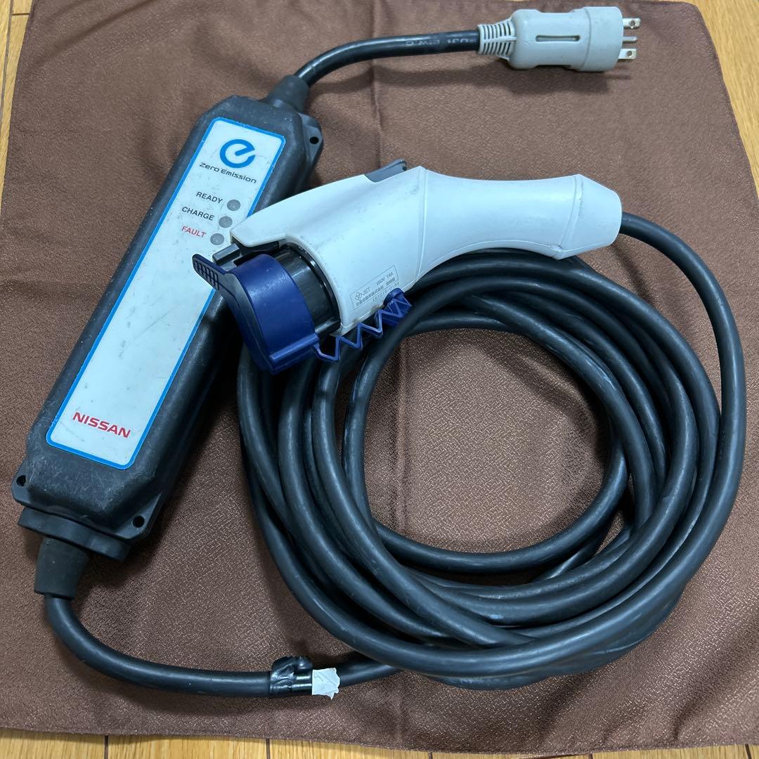 日産リーフ充電ケーブル 29690 3NK5E 2015年製 動作確認OK