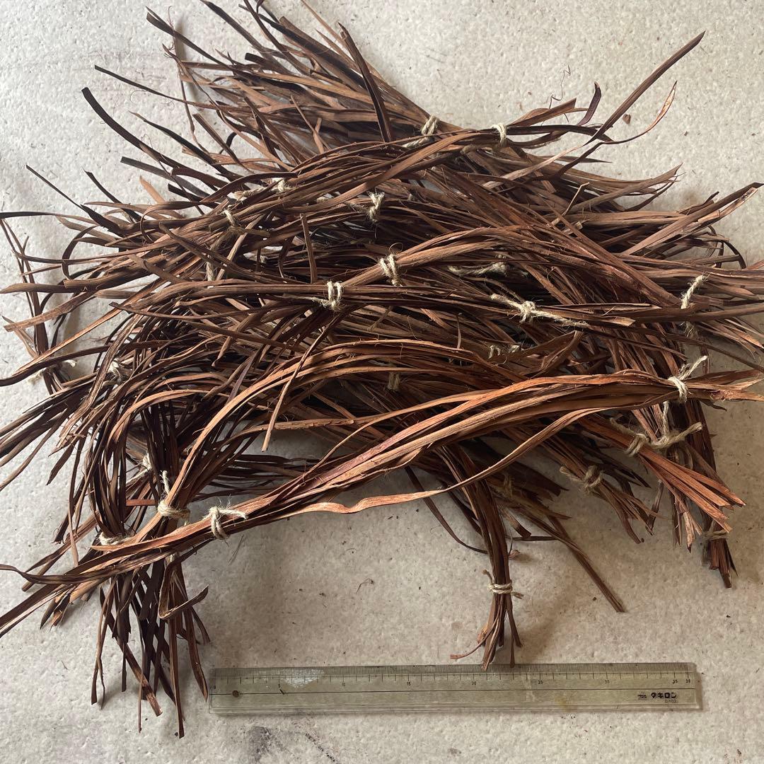 山葡萄　皮　約240本　幅6mm 長さ5cm以下