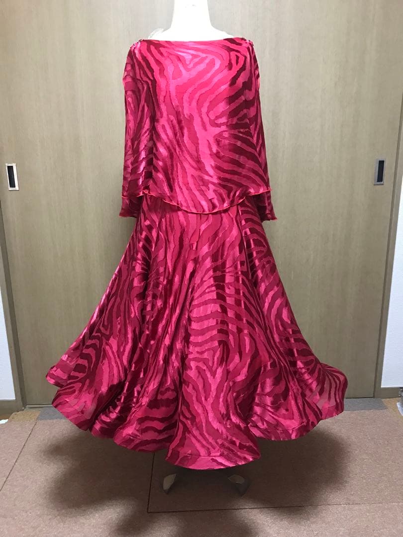 ゼブラ柄フレアスリーブダンスドレス　おまけつき