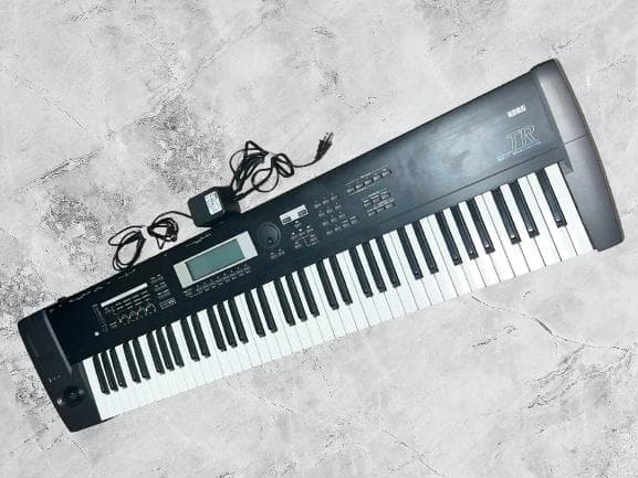 KORG TR76 シンセサイザー/キーボード/基本動作確認済み 76鍵モデル