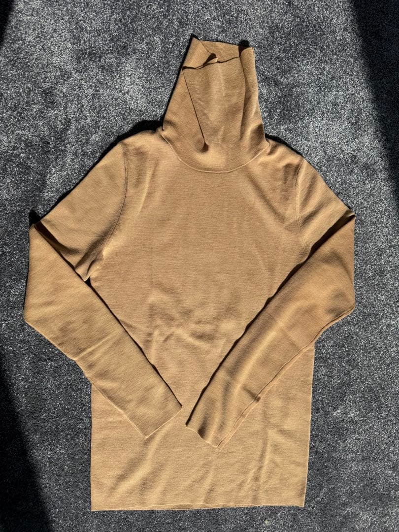 トゥモローランド 美品　タートルネック