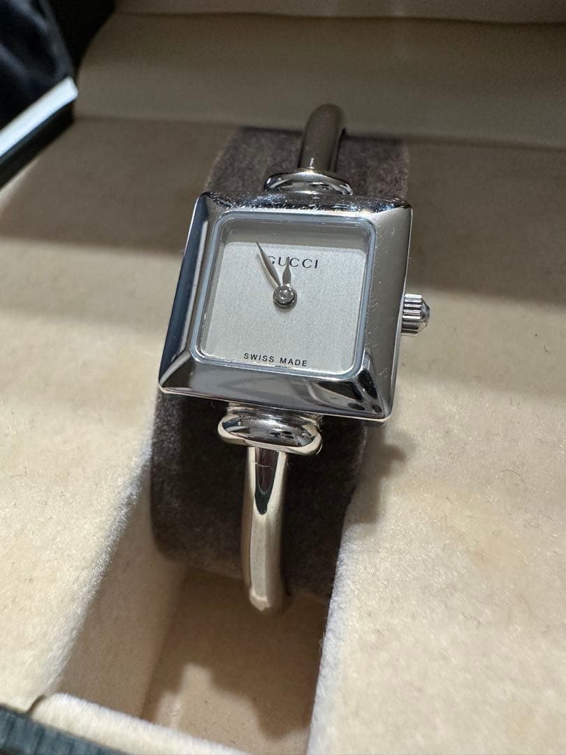 GUCCI シルバー スクエア型時計　箱付き　美品