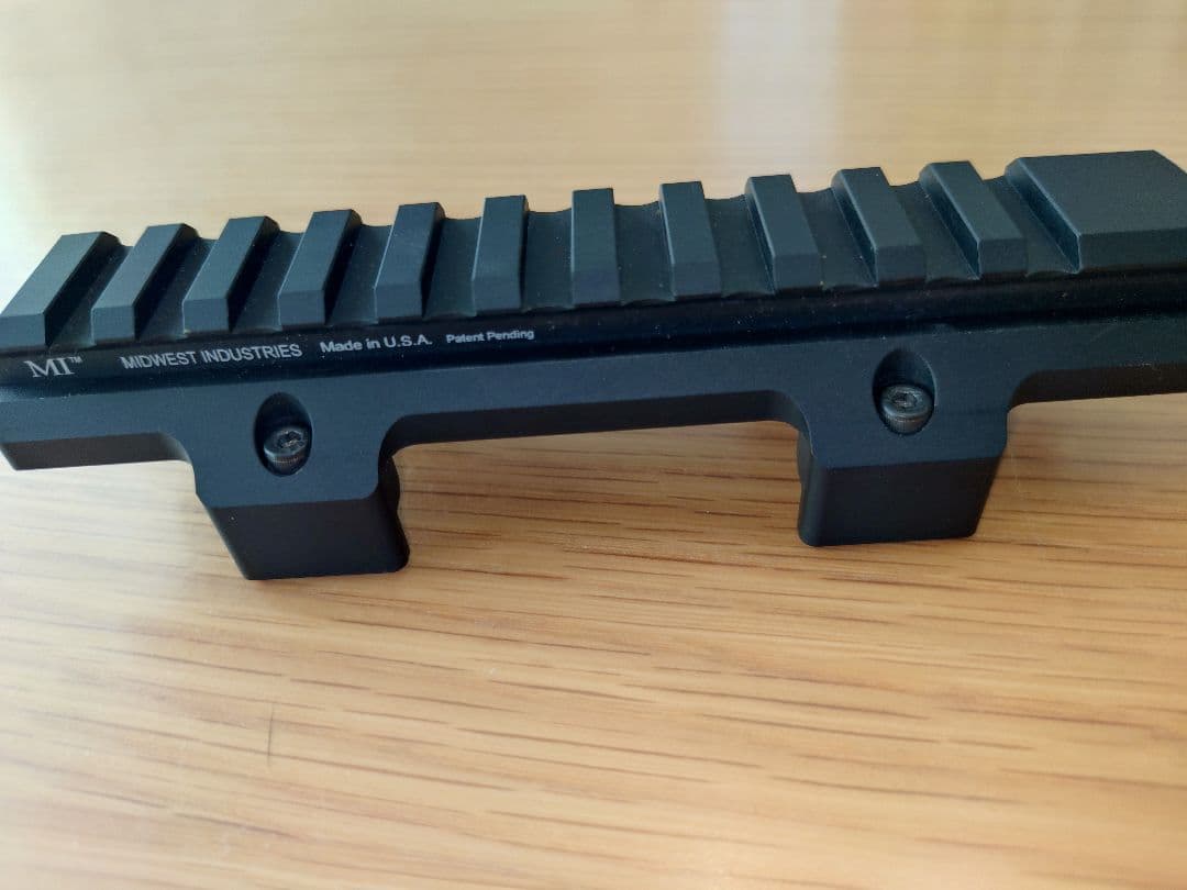 Midwest Industries　MP5 マウントレイル　実物