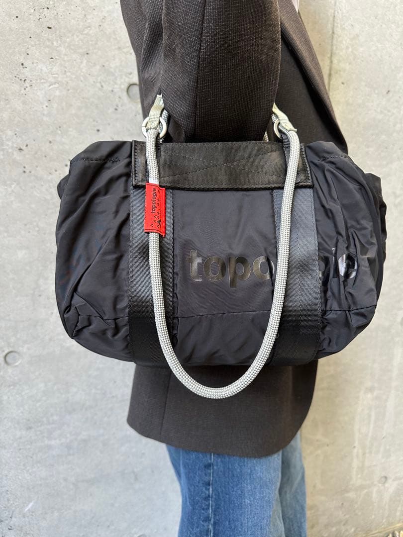 訳ありtopologie Duffle Small 黒　ストラップ付き topologie Duffle Small ストラップ付き 黒 ブラック - メルカリ