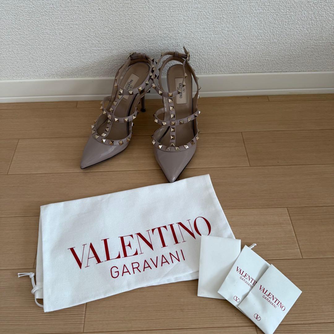 VALENTINO ロックスタッズ エナメル ストラップ