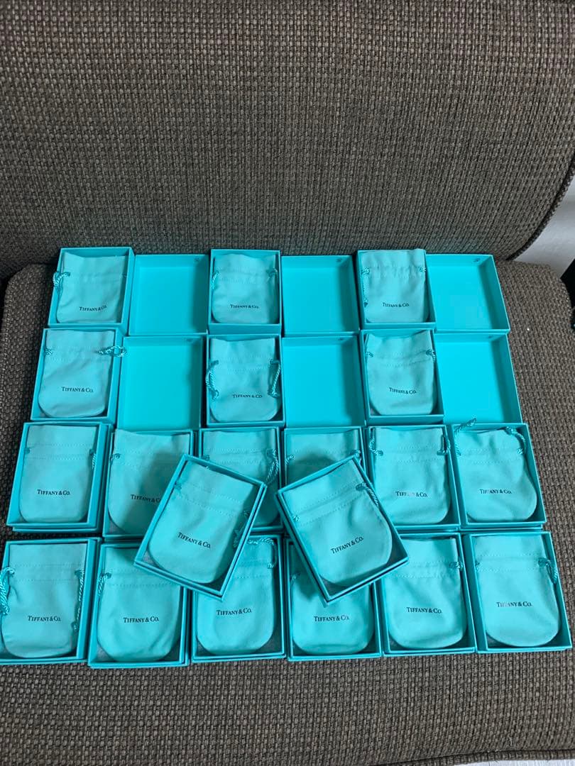 国内現行品　美品ティファニー空箱　巾着袋　20セット