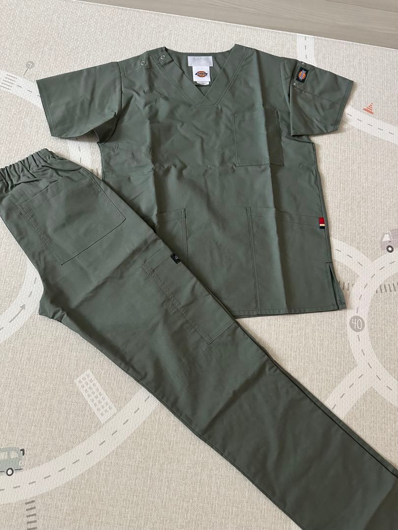 Dickies SCRUB & PANTSシリーズ オリーブグリーン
