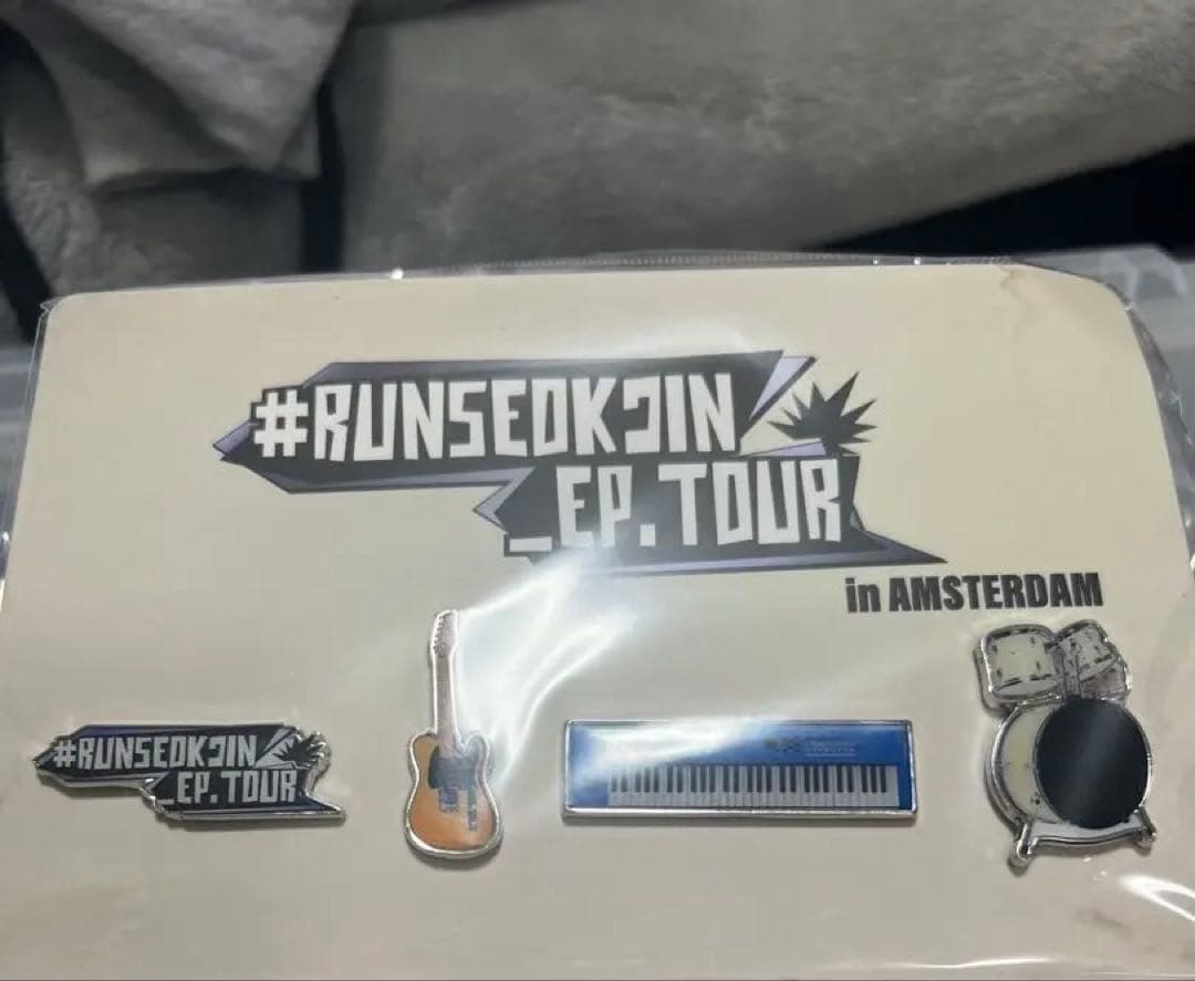 BTS ジン JIN VIP 入場特典 ポーチ＆ピンバッジ アムステルダム JIN（BTS）、初のファンコンサートツアーラストを飾るアムステルダム