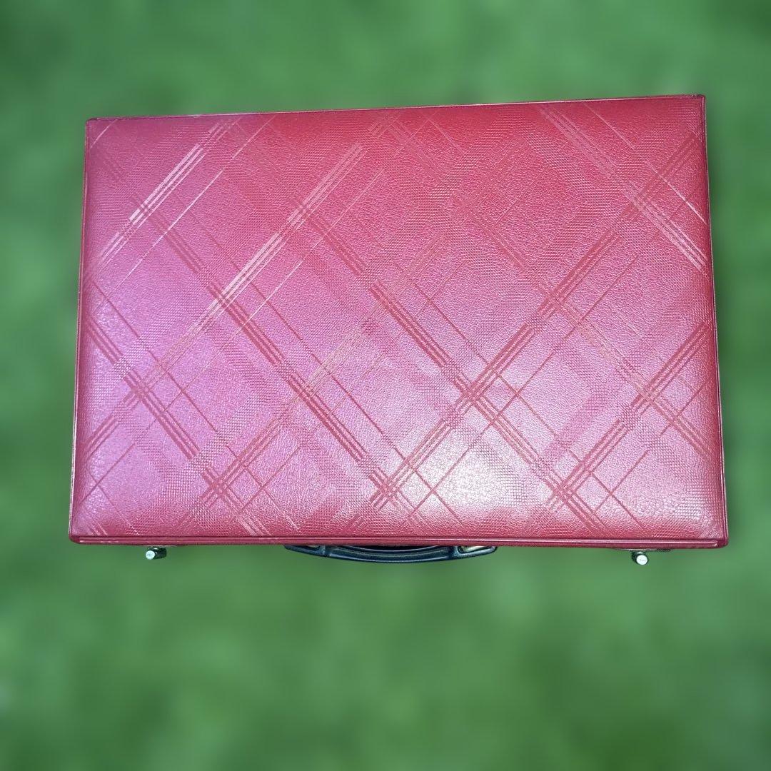 赤い格子模様の硯箱