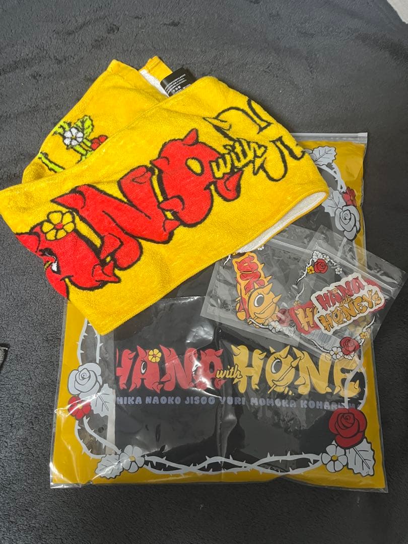 HANA with HONEY セット (タオル・Tシャツ・ステッカー) - メルカリ