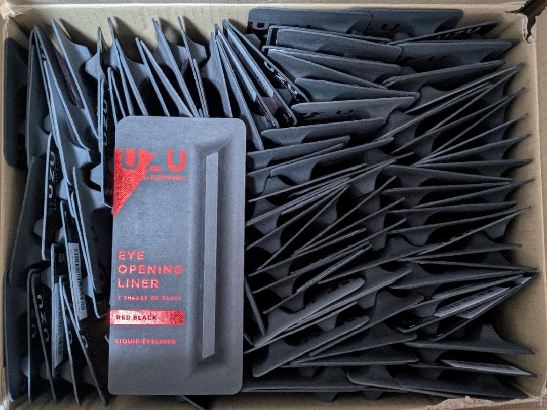 UZU アイライナー レッドブラック 7０個
