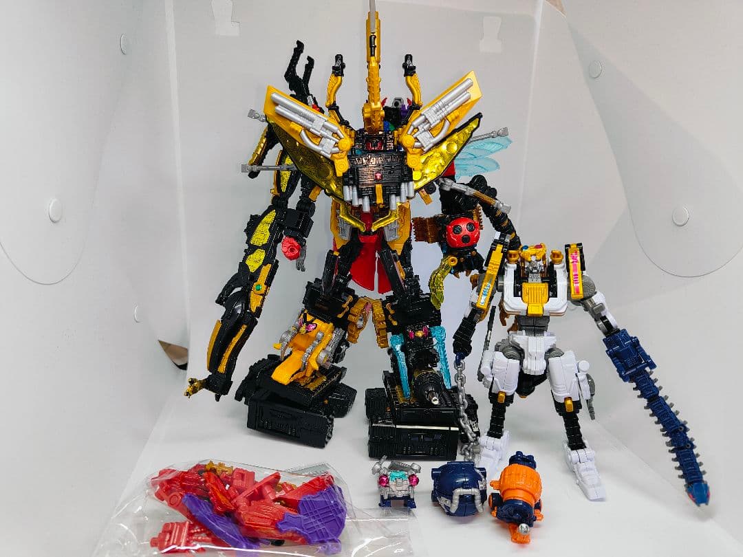 バンダイ　ミニプラシリーズ　王様戦隊キングオージャー　ゴッドキングオージャー Amazon | ミニプラ シュゴッド合体シリーズ01 キングオージャー セット