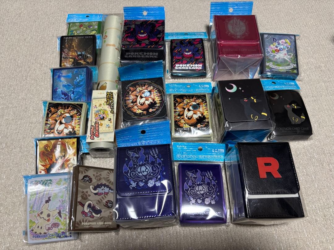 ポケモンカード デッキシールド デッキケース プレイマット まとめ売り ポケモンセンターオンラインにて、ポケカデッキケースやプレイマット新