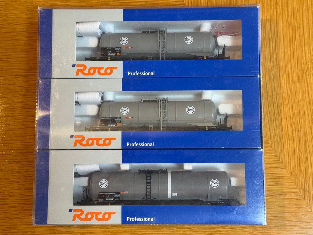 鉄道模型　外国型貨車　Roco45988 タンク車3輌、 DB、DC、HO 16番(HO) タキ35000形 ガソリン専用タンク車 タイプA (両側ブレーキ
