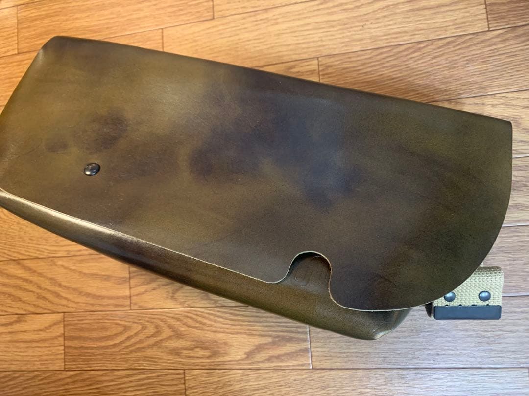 uni&co レザーメッセンジャーバッグ 深緑 カーキ ユニアンドコー ②