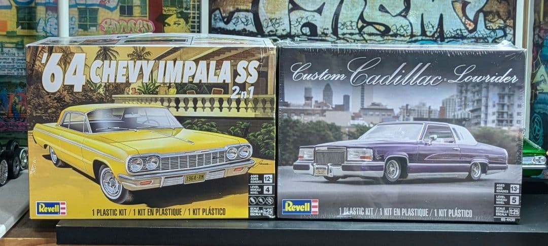 レベル 1/24スケール インパラ・キャデラックプラモデル２台セット
