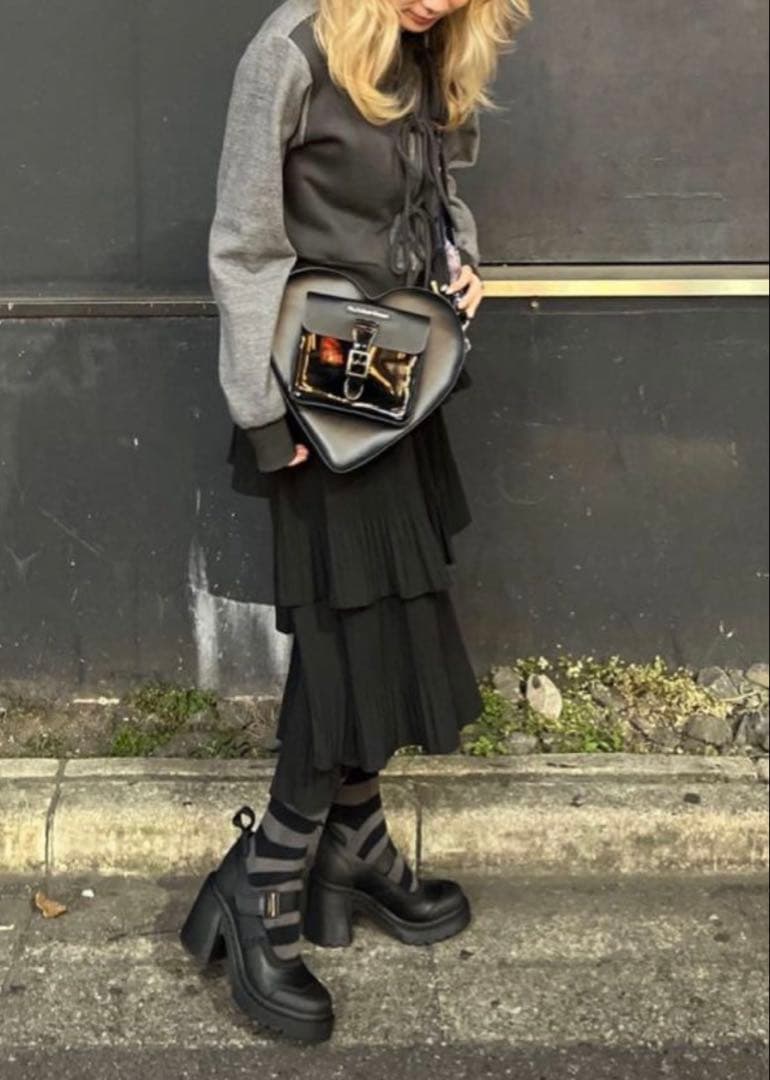 8997【極美品】Dr.Martens EVIEE TECH メリージェーン