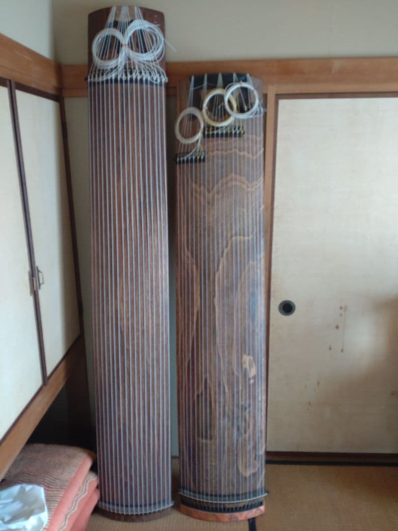 筝３面　三味線２丁　プラス琴柱（４セット）やバチ（８本）やケースのセット