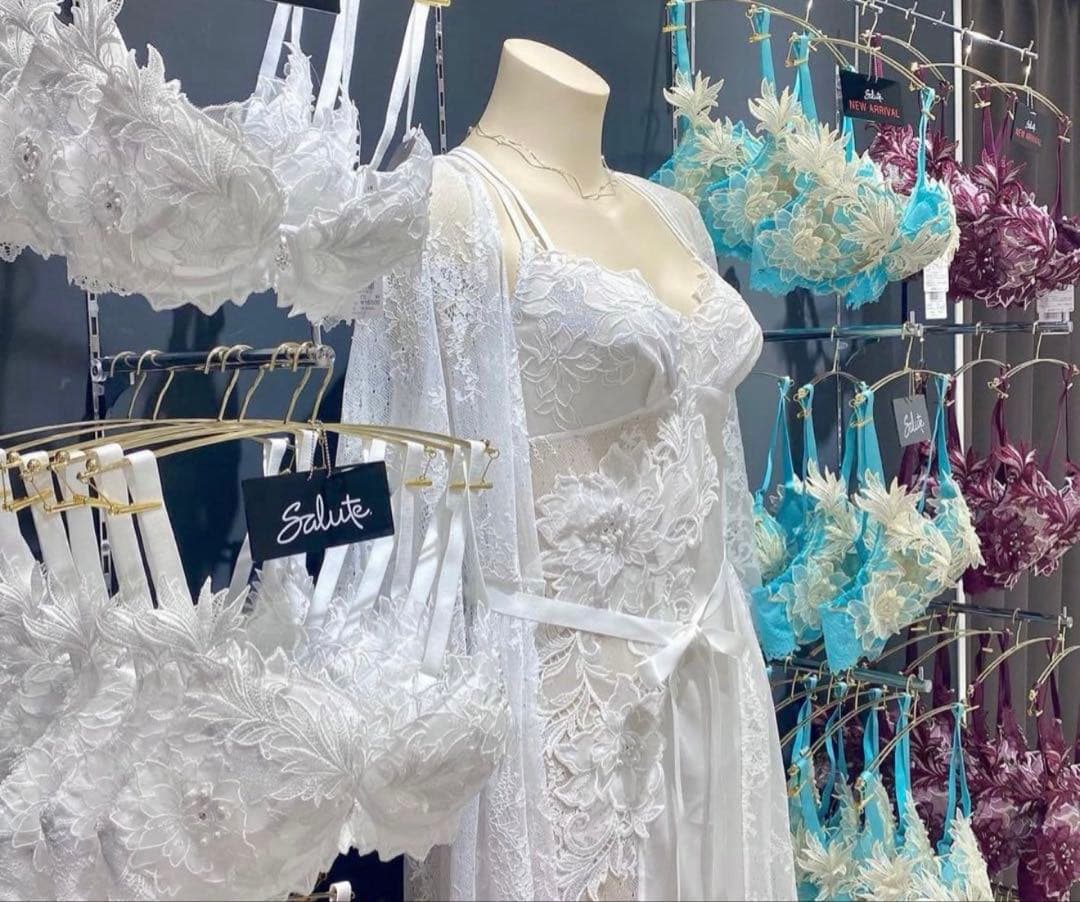 最終値下げ❗️サルート　52グループ　ガウンスリップショーツ3点セット新品未使用